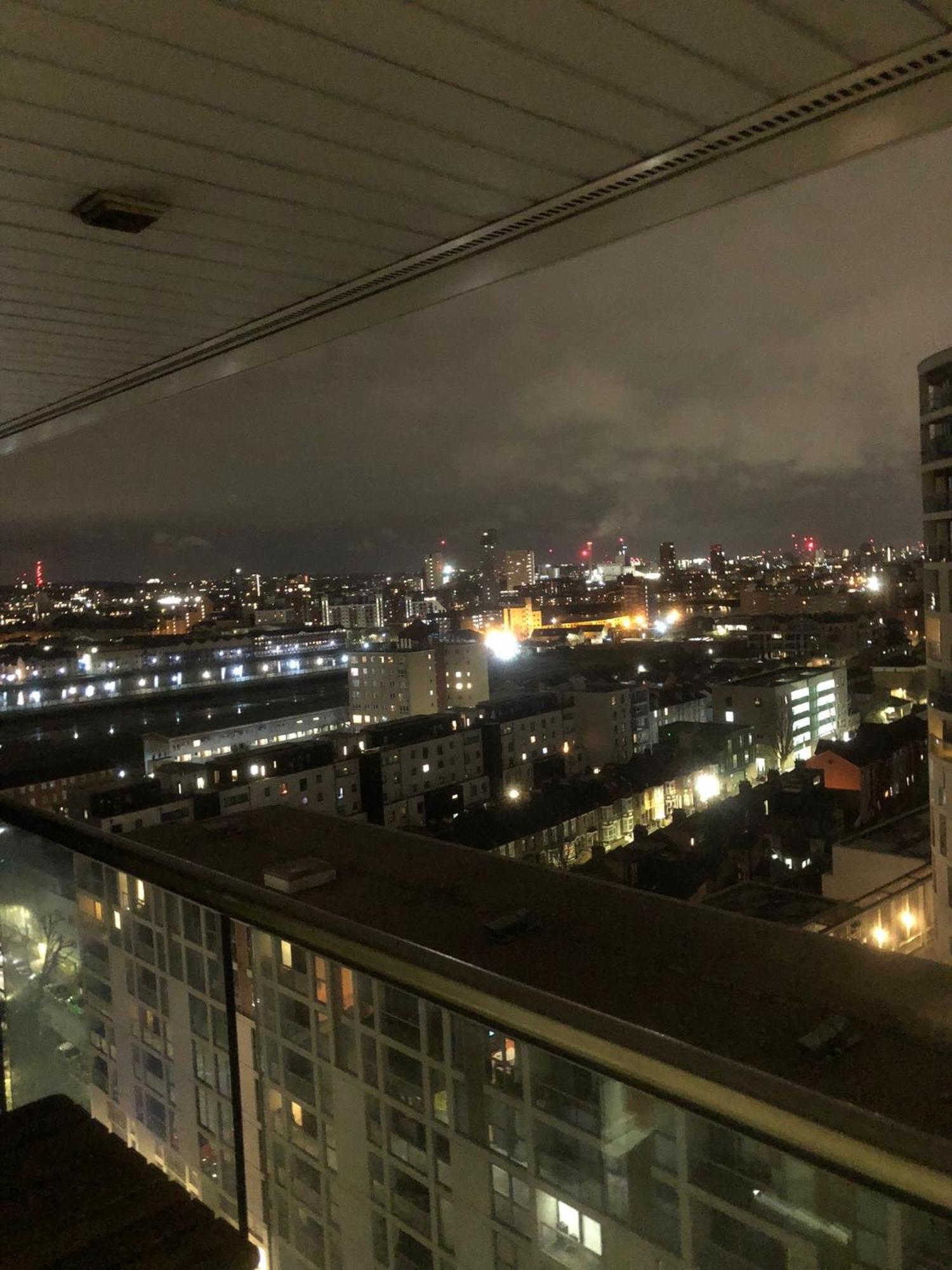 Modern 2Bed 2Bath Apartment Canary Wharf - Upto 5 Person ロンドン エクステリア 写真