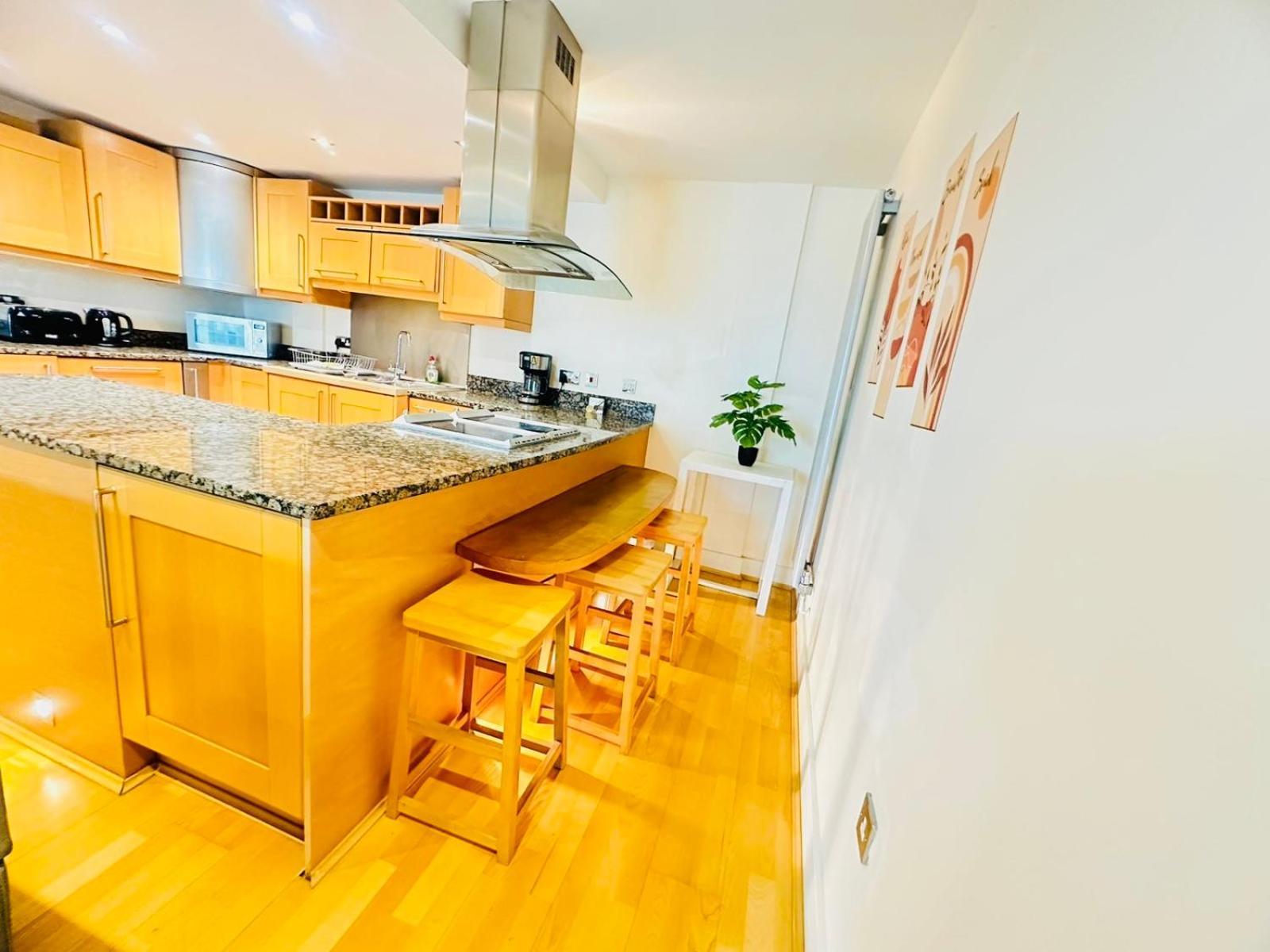 Modern 2Bed 2Bath Apartment Canary Wharf - Upto 5 Person ロンドン エクステリア 写真