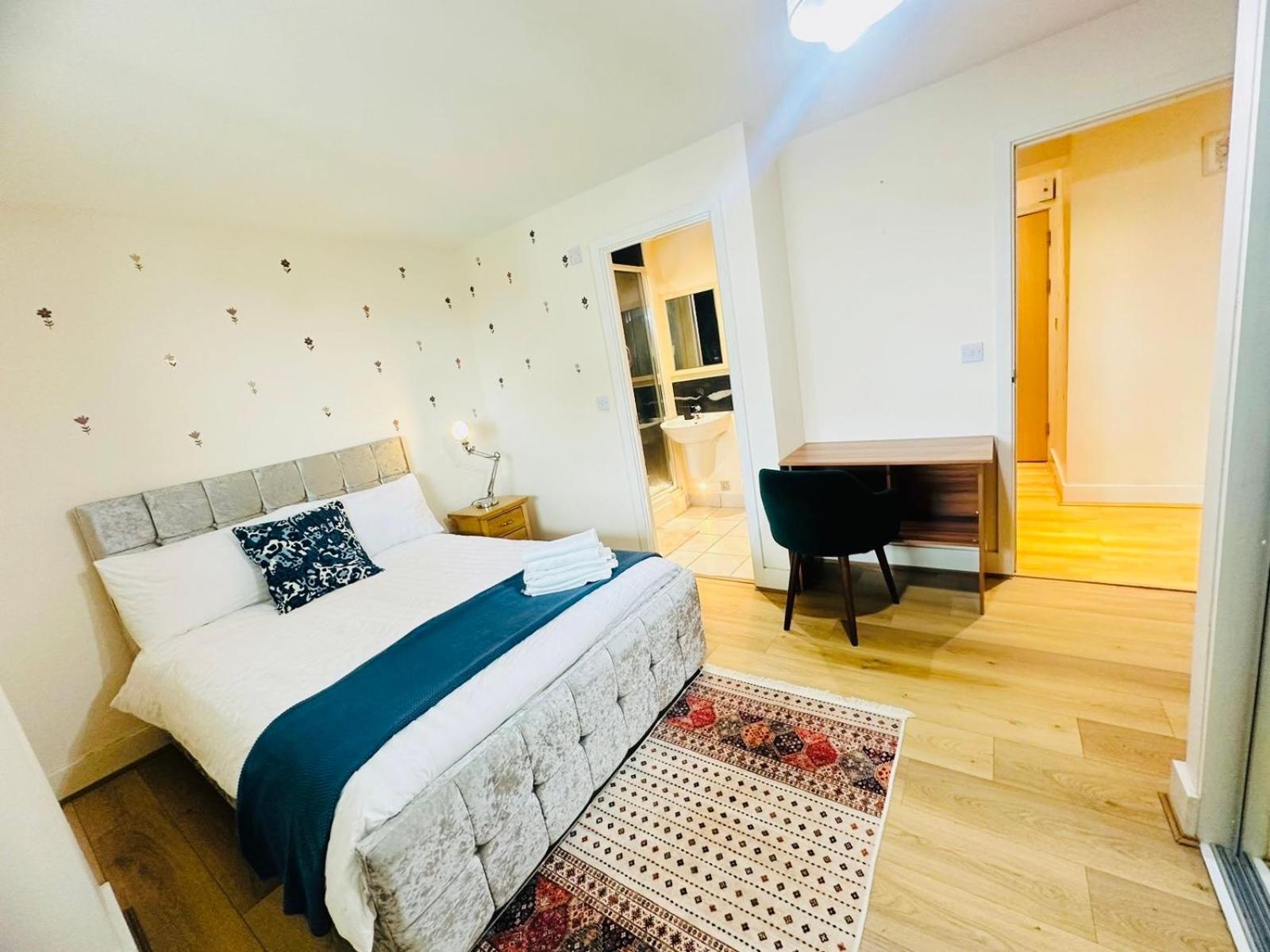 Modern 2Bed 2Bath Apartment Canary Wharf - Upto 5 Person ロンドン エクステリア 写真