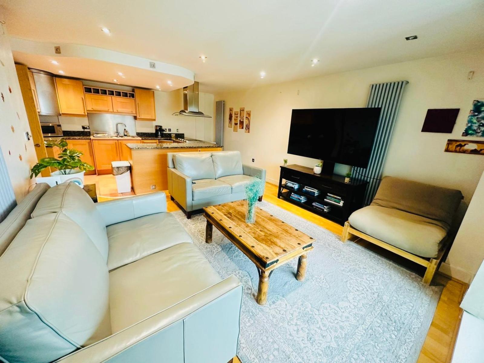 Modern 2Bed 2Bath Apartment Canary Wharf - Upto 5 Person ロンドン エクステリア 写真
