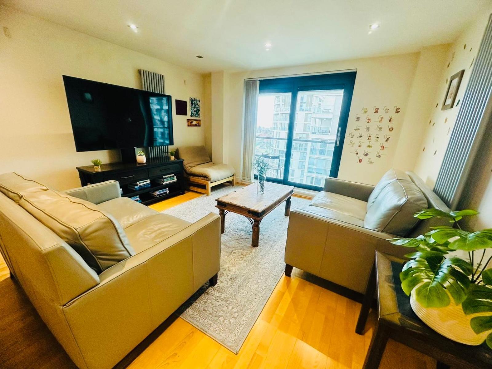 Modern 2Bed 2Bath Apartment Canary Wharf - Upto 5 Person ロンドン エクステリア 写真