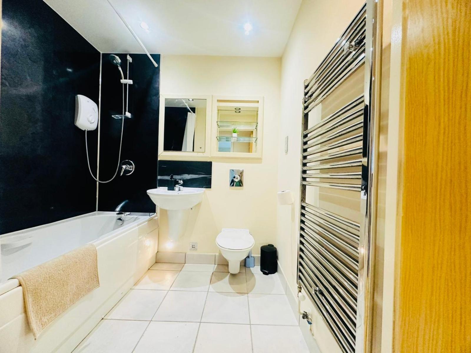 Modern 2Bed 2Bath Apartment Canary Wharf - Upto 5 Person ロンドン エクステリア 写真