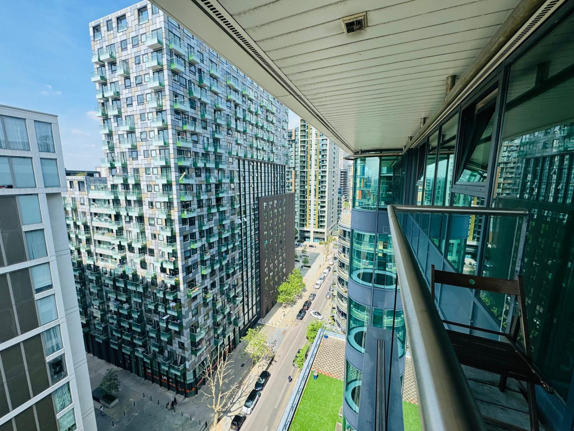 Modern 2Bed 2Bath Apartment Canary Wharf - Upto 5 Person ロンドン エクステリア 写真