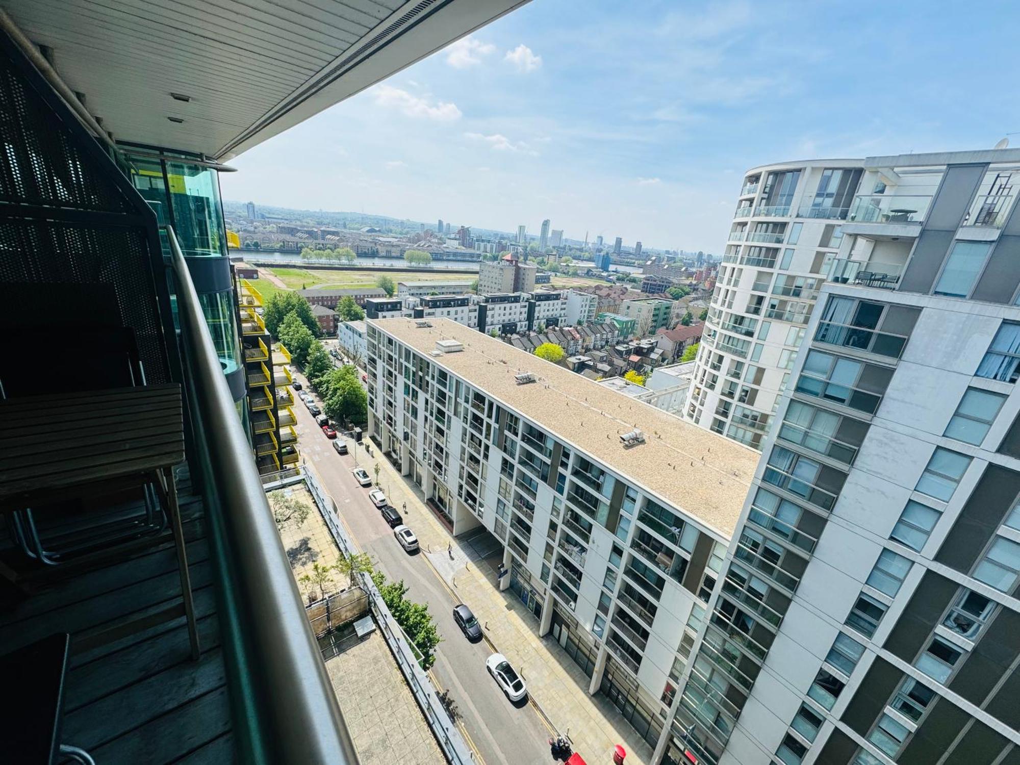 Modern 2Bed 2Bath Apartment Canary Wharf - Upto 5 Person ロンドン エクステリア 写真