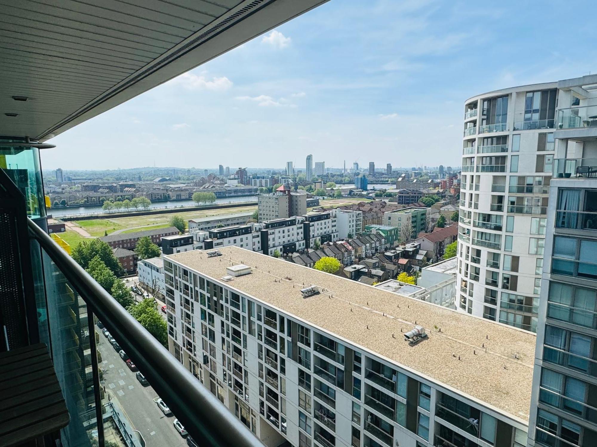 Modern 2Bed 2Bath Apartment Canary Wharf - Upto 5 Person ロンドン エクステリア 写真