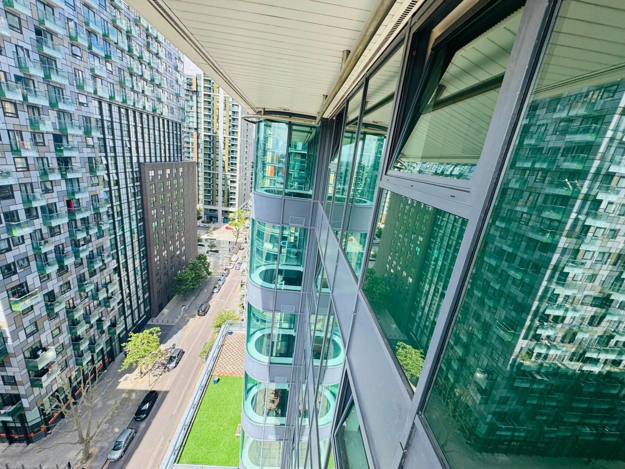 Modern 2Bed 2Bath Apartment Canary Wharf - Upto 5 Person ロンドン エクステリア 写真