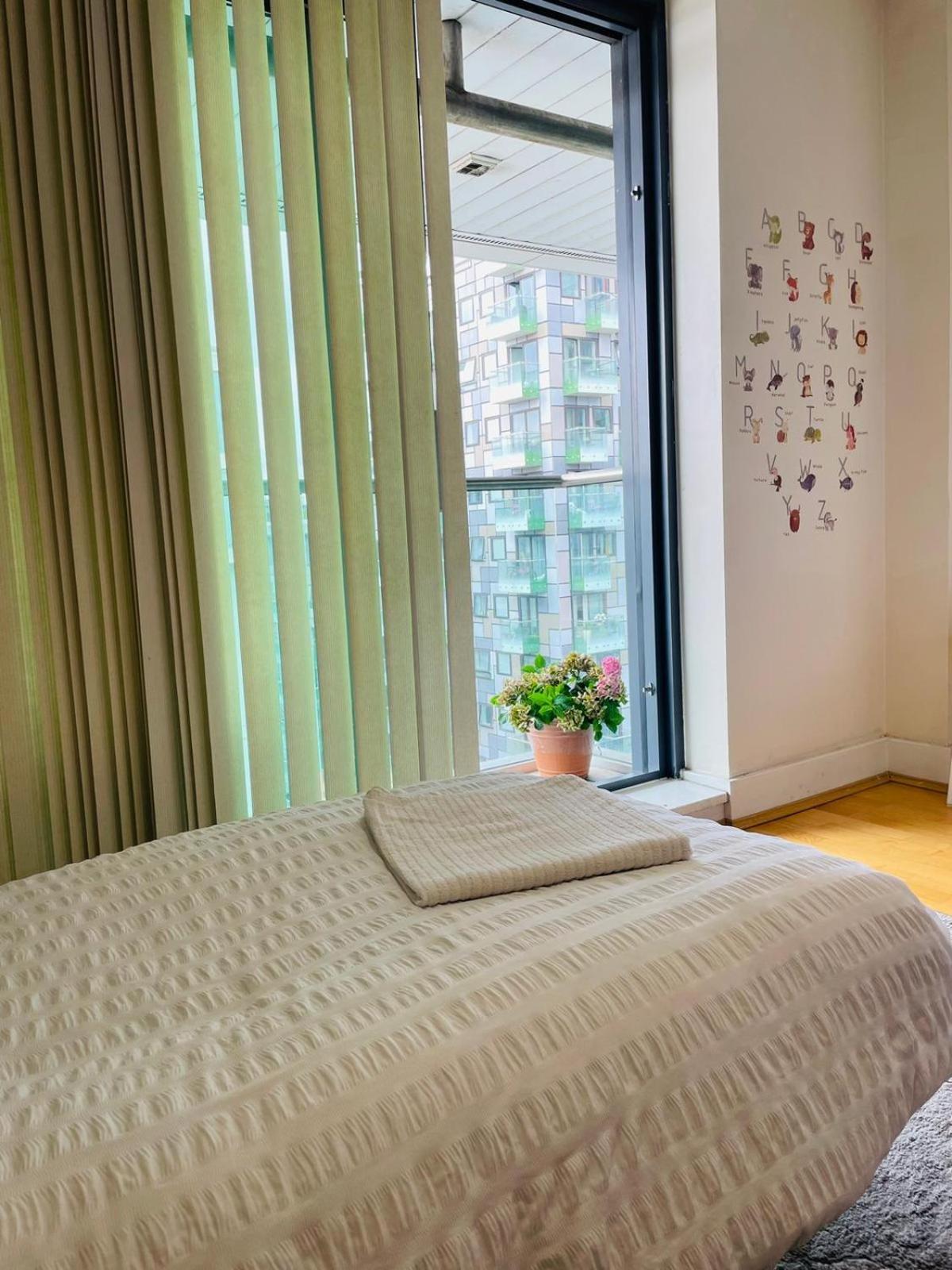 Modern 2Bed 2Bath Apartment Canary Wharf - Upto 5 Person ロンドン エクステリア 写真